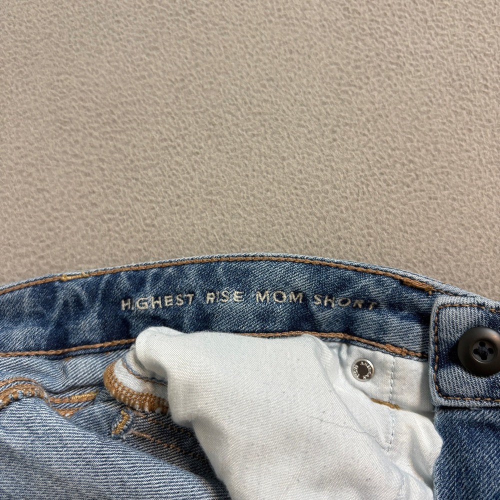 American Eagle Highest Rise Mom Shorts Womens 2 Blue Denim Cuffed Medium Wash - Picture 2 of 8